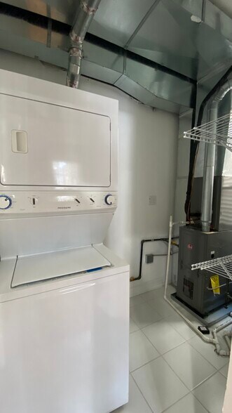 Building Photo - 2986 N Elston Ave