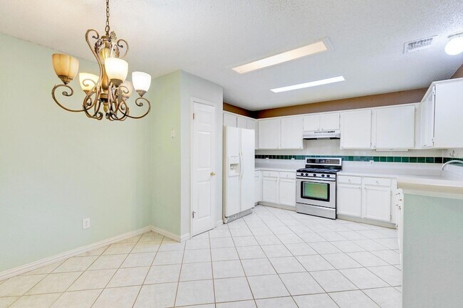 Building Photo - 1807 Timber Ridge Dr