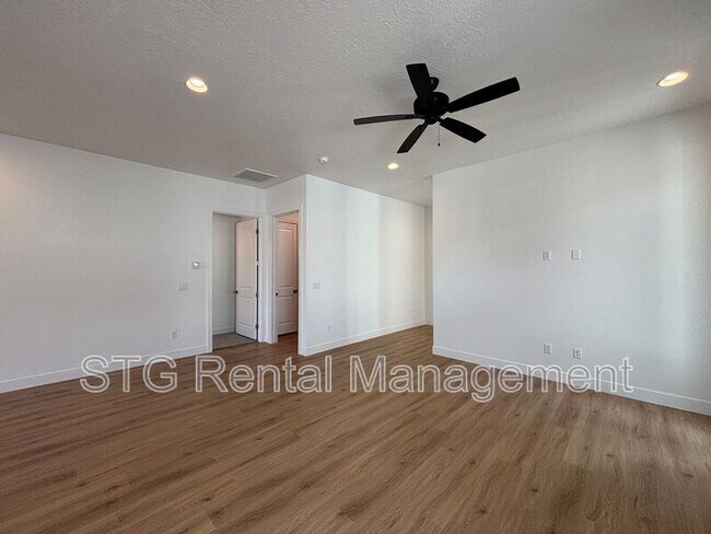 Building Photo - 2963 E Snowberry Dr