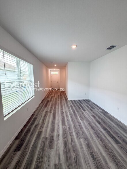 Building Photo - 10650 Dusty Boot Rd
