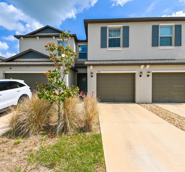 Building Photo - 736 Royal Empress Dr