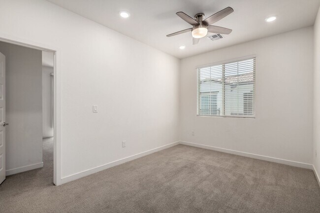 Building Photo - 2720 S Decatur Dr