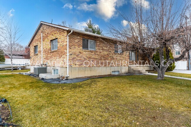 Building Photo - 1855 N 550 W