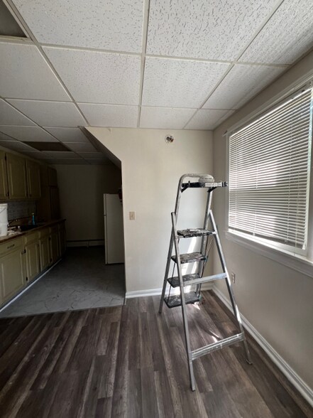 Building Photo - 306 Marble St