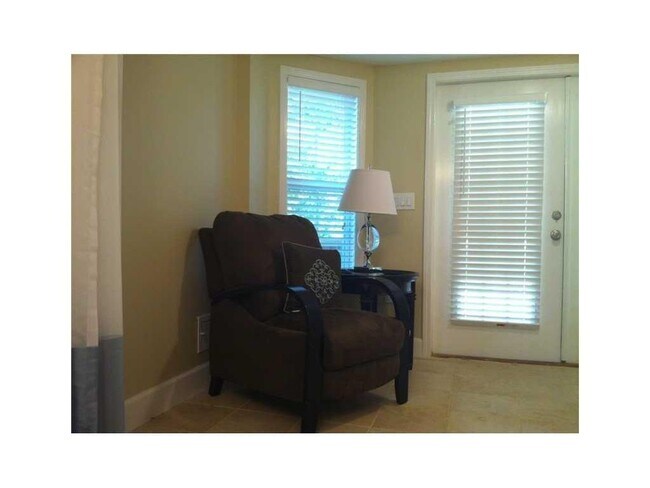 Building Photo - 1476 Monroe Dr NE