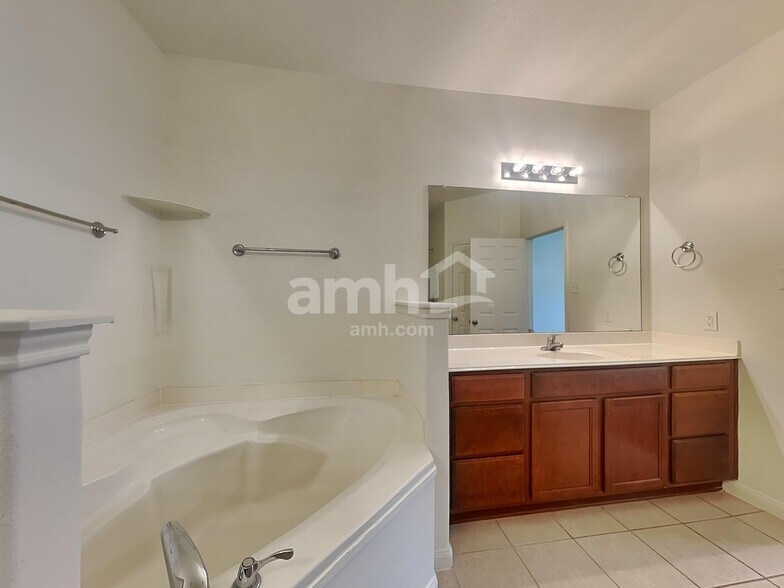 Building Photo - 10237 Tate Ct