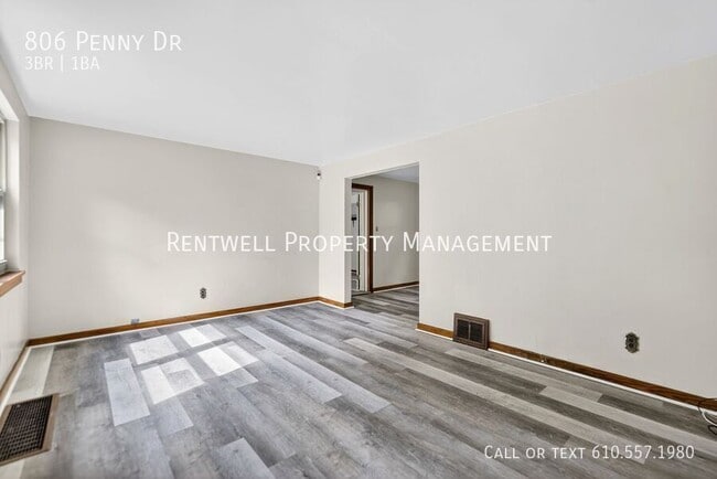 Building Photo - 806 Penny Dr
