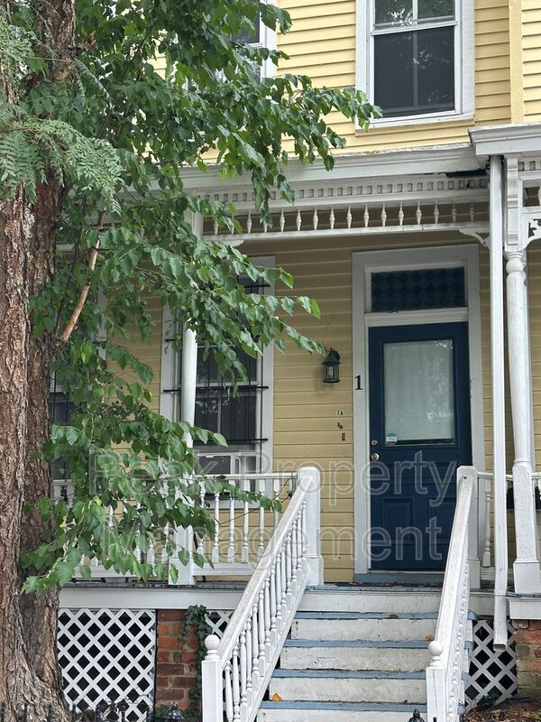 Primary Photo - 1 S Vine St