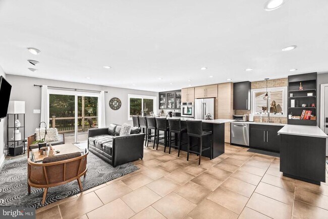 Building Photo - 6 Hounds Hollow Ct