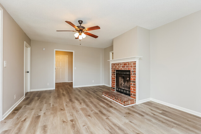 Building Photo - 3 Bedroom Home in Nashville