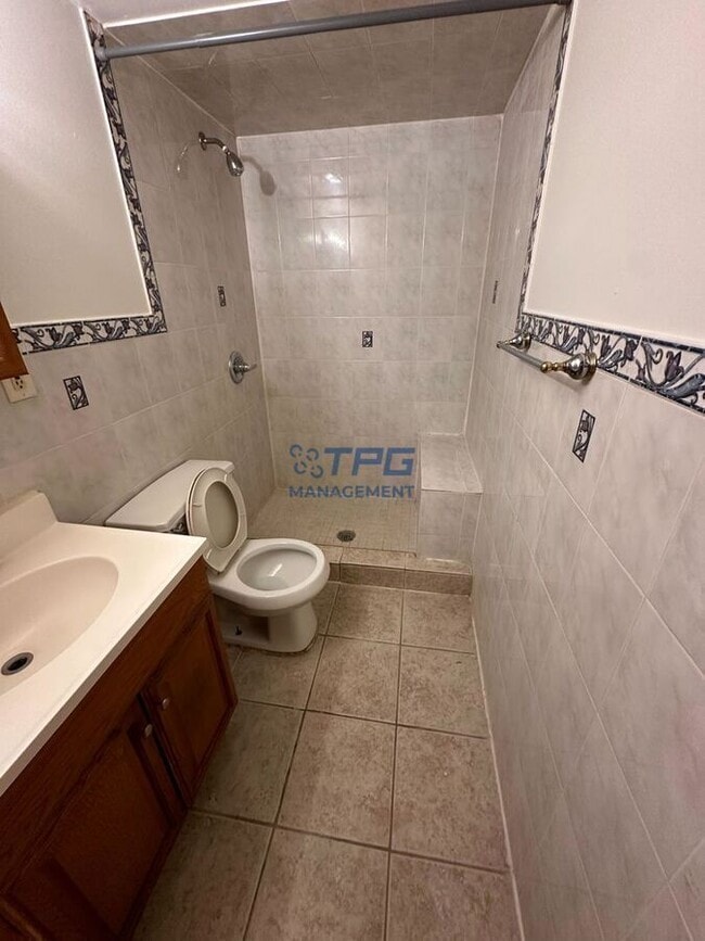 Building Photo - 235 Arlington Ave