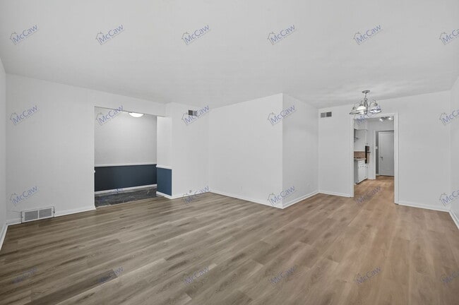 Building Photo - 705 Scottsdale Dr