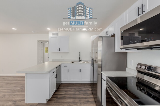 Building Photo - 700 W University Dr