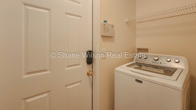 Building Photo - Spacious 3-Bed, 3-Bath Condo in Dalton