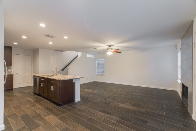 Building Photo - 226 Blushwood Pl