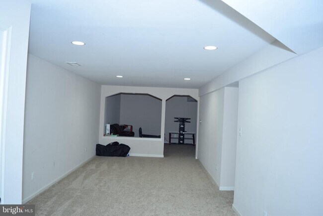 Building Photo - 3791 Louise Ave