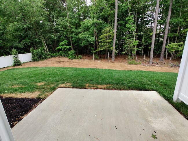 Building Photo - 3 Bedroom condo near major roadways