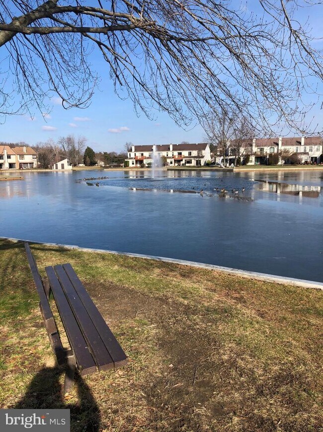 Building Photo - 1598 Nixon Dr