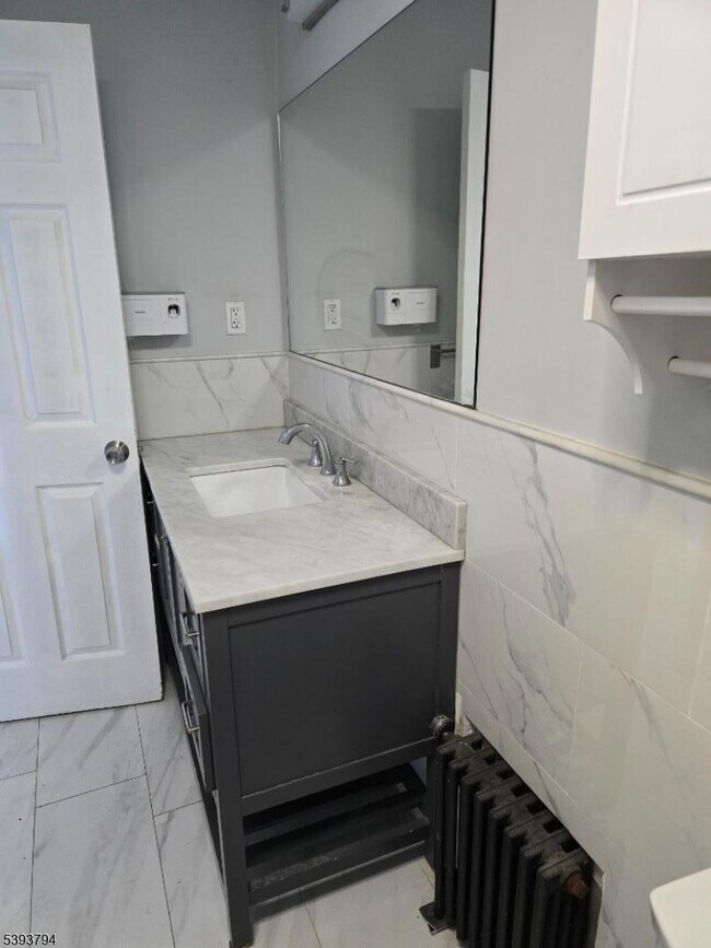 Building Photo - 140 Wakeman Ave