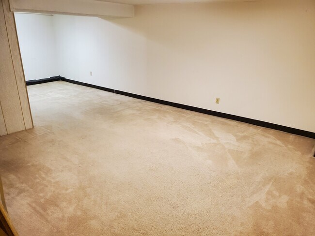 Building Photo - 2790 Mt Holyoke Rd