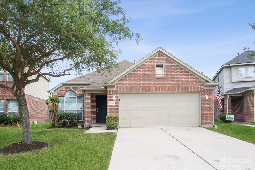 Primary Photo - 18515 Knob Hill Lake Ln