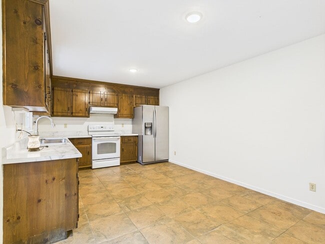 Building Photo - 8621 Sunset Knoll Rd
