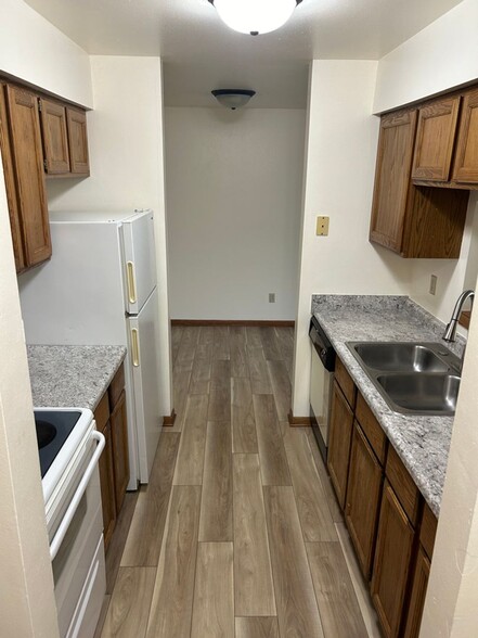 Building Photo - Westbriar Apartments