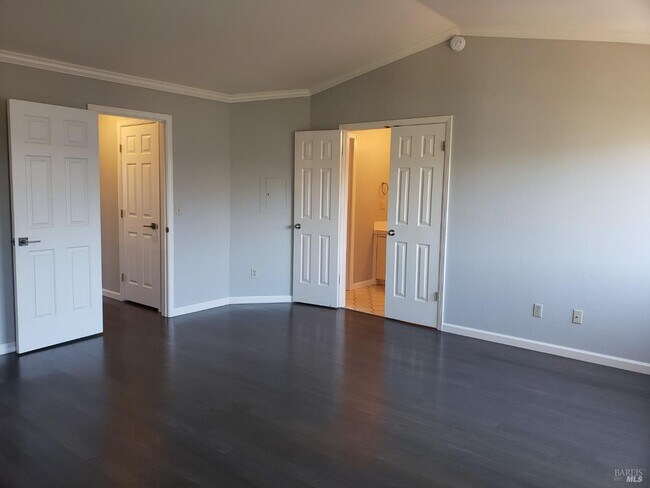Building Photo - 6 Narragansett Cove