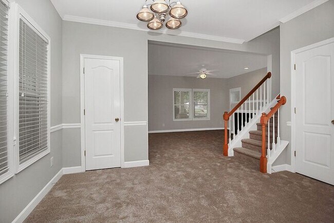Building Photo - Charming 3BD/2.5BA Home in Crosswinds Community!