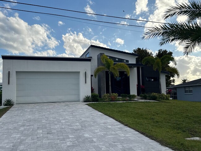 Building Photo - 1882 Coral Point Dr