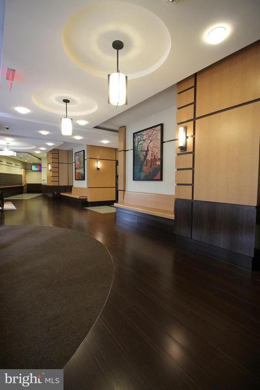 Building Photo - 307 Yoakum Pkwy