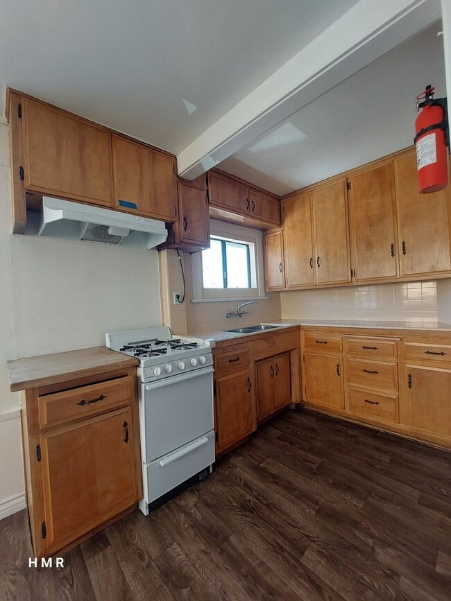 Building Photo - 4604 Durfee Ave