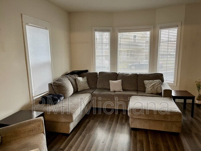 Building Photo - 924 Sherman Ave