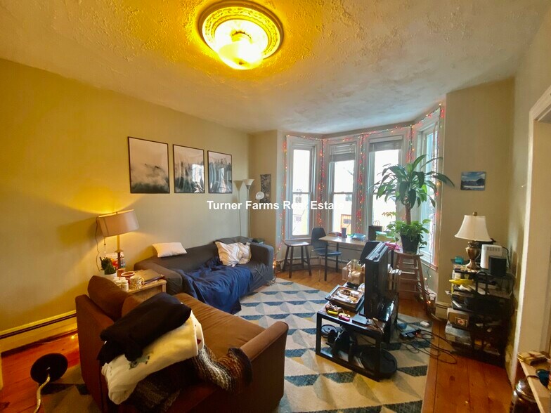 Building Photo - 44 Delle Ave