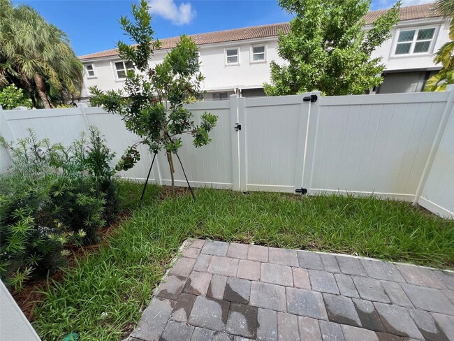 Building Photo - 149 SW 170th Ave