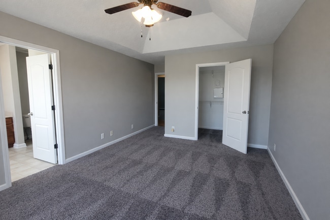 Building Photo - Stunning Split-Level Home with Space, Style & Scenic Views