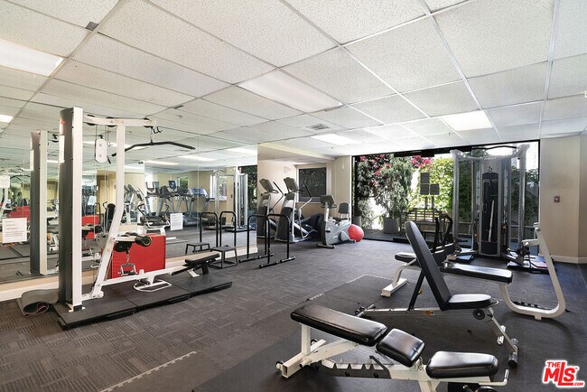 Building Photo - 620 S Gramercy Pl