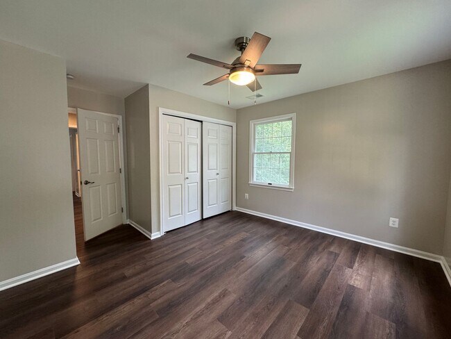 Building Photo - Stunning 4 Bed 3.5 Bath Home With Deck And...