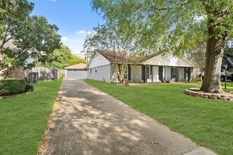 Building Photo - 1419 Basilan Ln