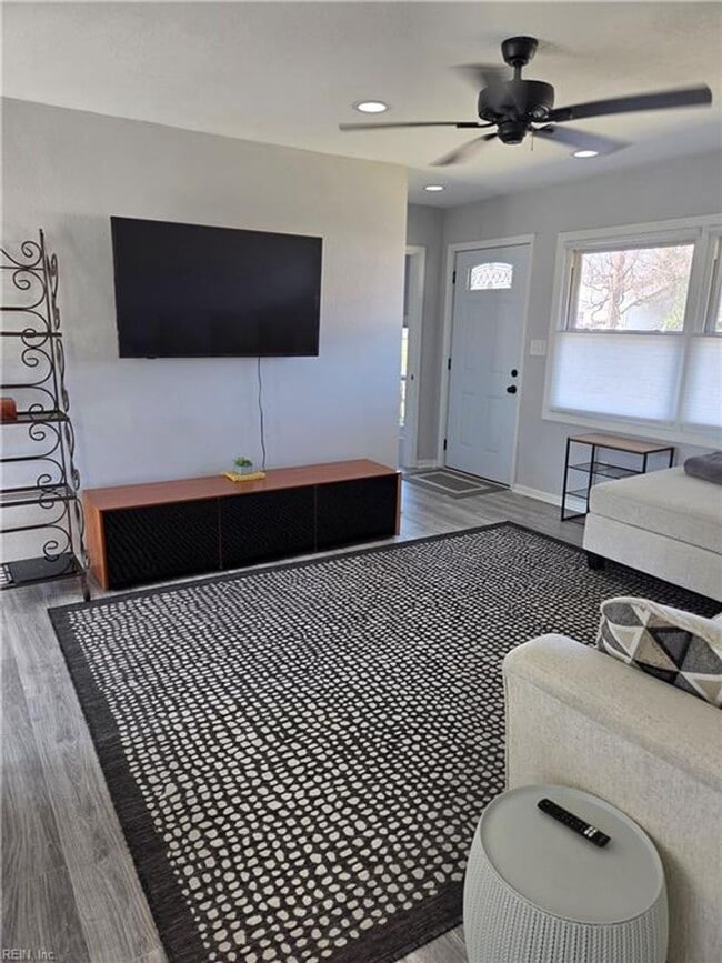 Building Photo - 1853 Springwood St