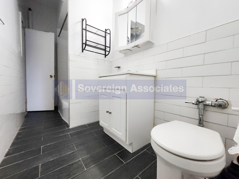 Building Photo - 210 W 251st St