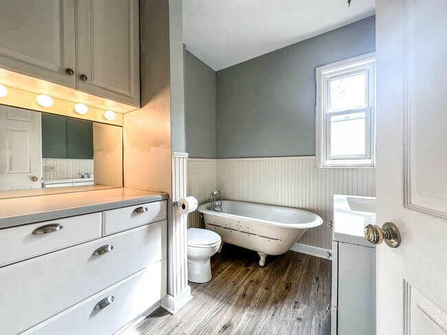 Building Photo - 502 Chestnut St