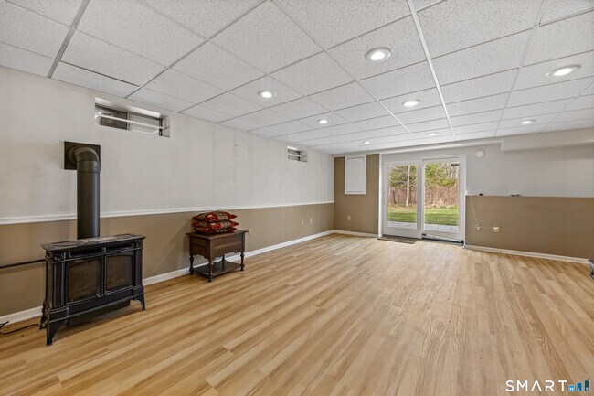 Building Photo - 34 Hi-Ann Ct