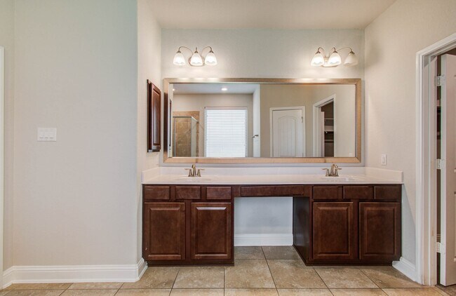 Building Photo - 16114 Devils River Ct