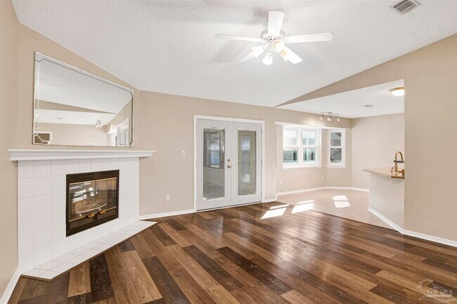 Building Photo - 4036 Shorewood Dr