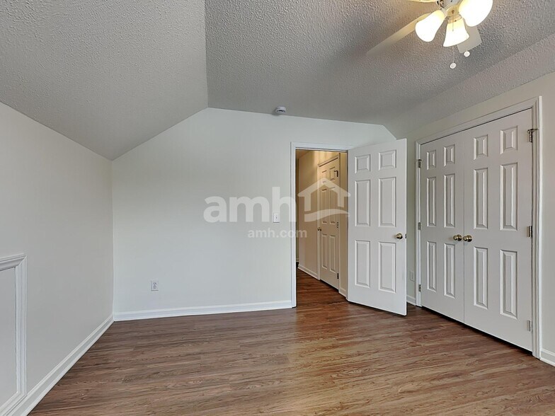 Building Photo - 5805 Brookshadow Dr