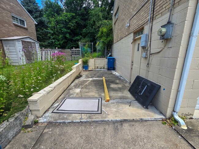 Building Photo - 151 Mahoning Dr