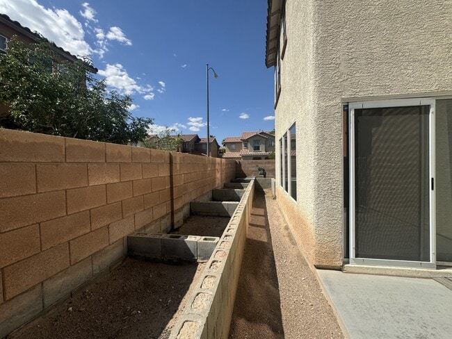 Building Photo - 8305 Golden Amber St