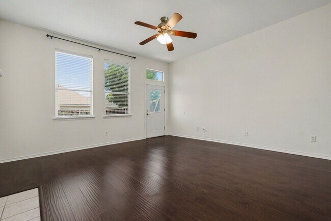 Building Photo - 1707 Briarhollow Dr