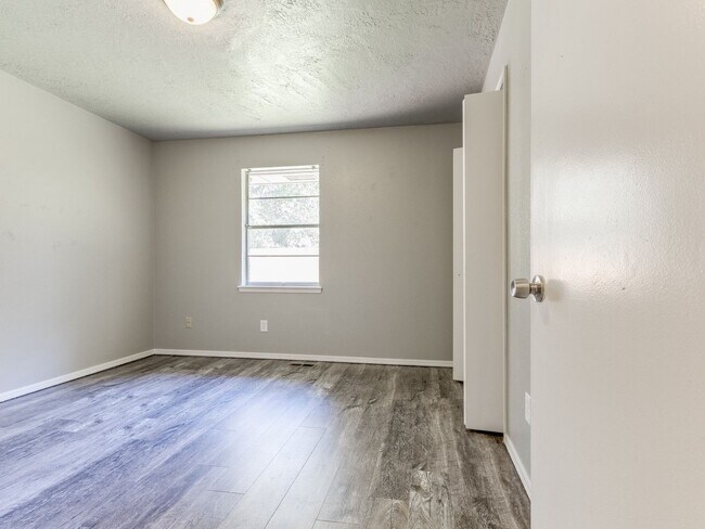 Building Photo - Recently Remodeled home in Norman